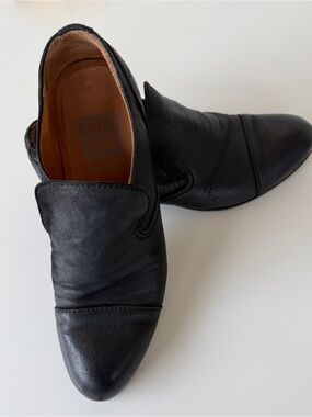 Moma Black Leather Slip-On Loafers for Men